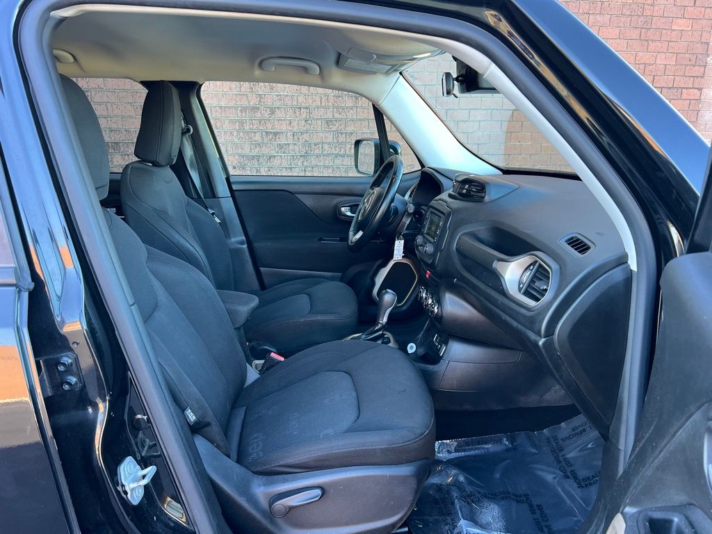 Thumbnail: 2015 Jeep Renegade - 25