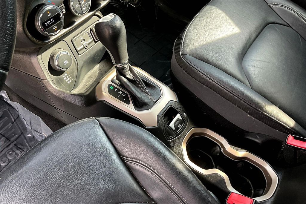 Thumbnail: 2016 Jeep Renegade - 15