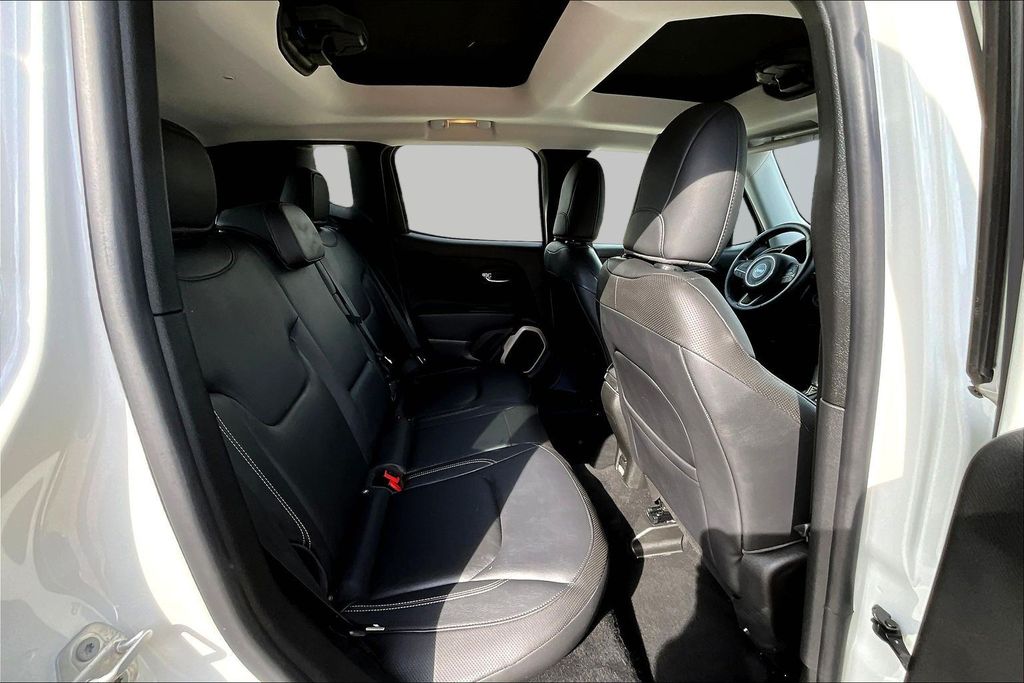 Thumbnail: 2016 Jeep Renegade - 30