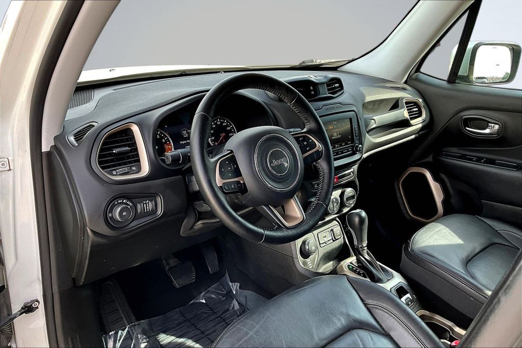 Thumbnail: 2016 Jeep Renegade - 9