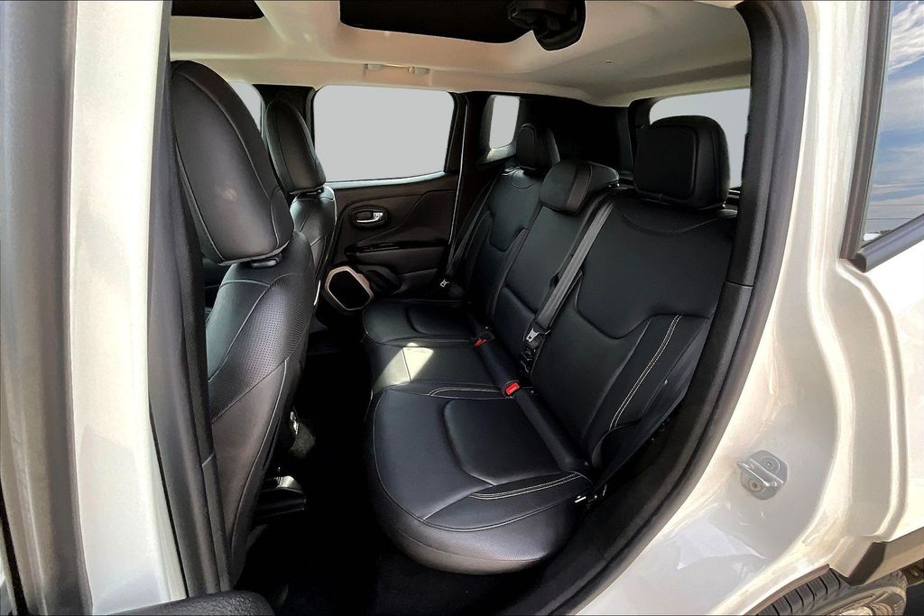 Thumbnail: 2016 Jeep Renegade - 29
