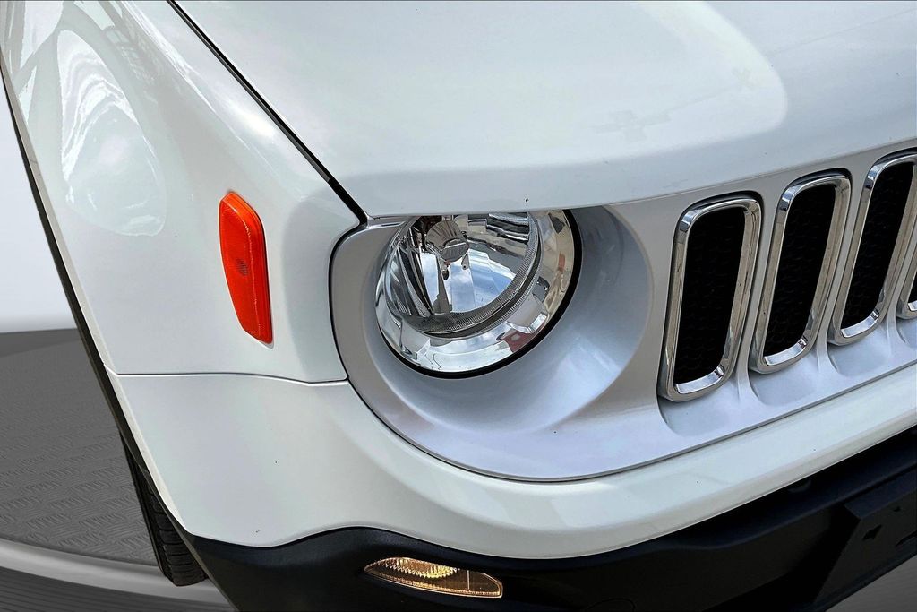 Thumbnail: 2016 Jeep Renegade - 32