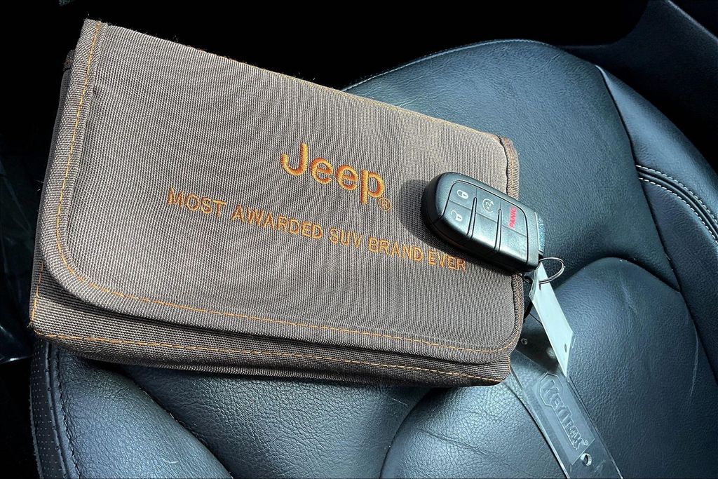 Thumbnail: 2016 Jeep Renegade - 18