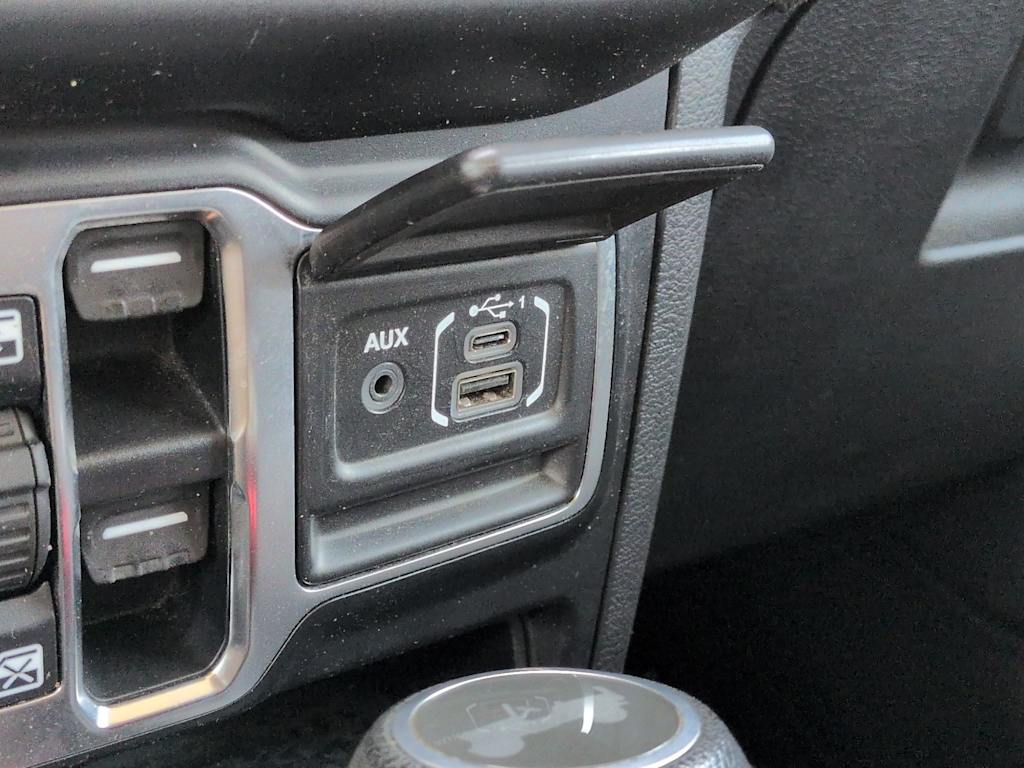 Thumbnail: 2020 Jeep Wrangler - 35