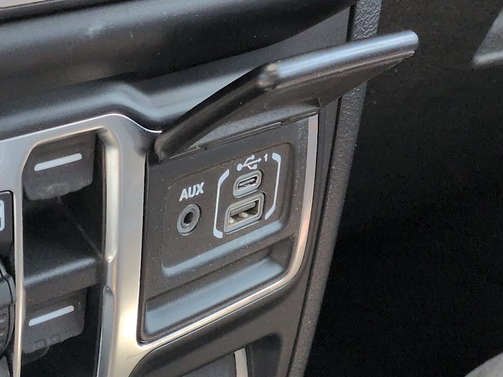 Thumbnail: 2020 Jeep Wrangler - 34