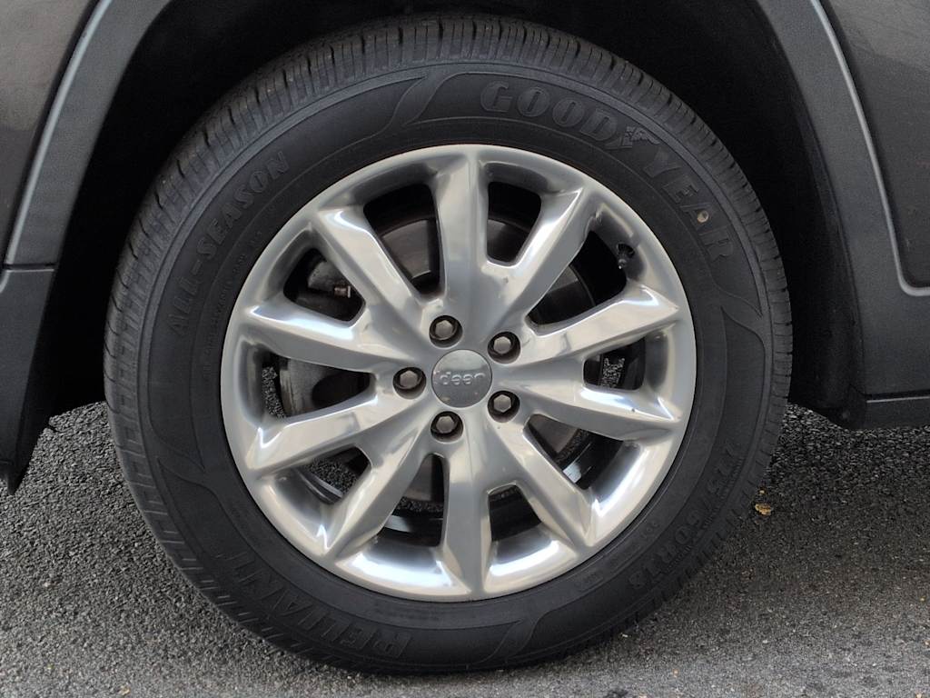 Thumbnail: 2016 Jeep Cherokee - 8