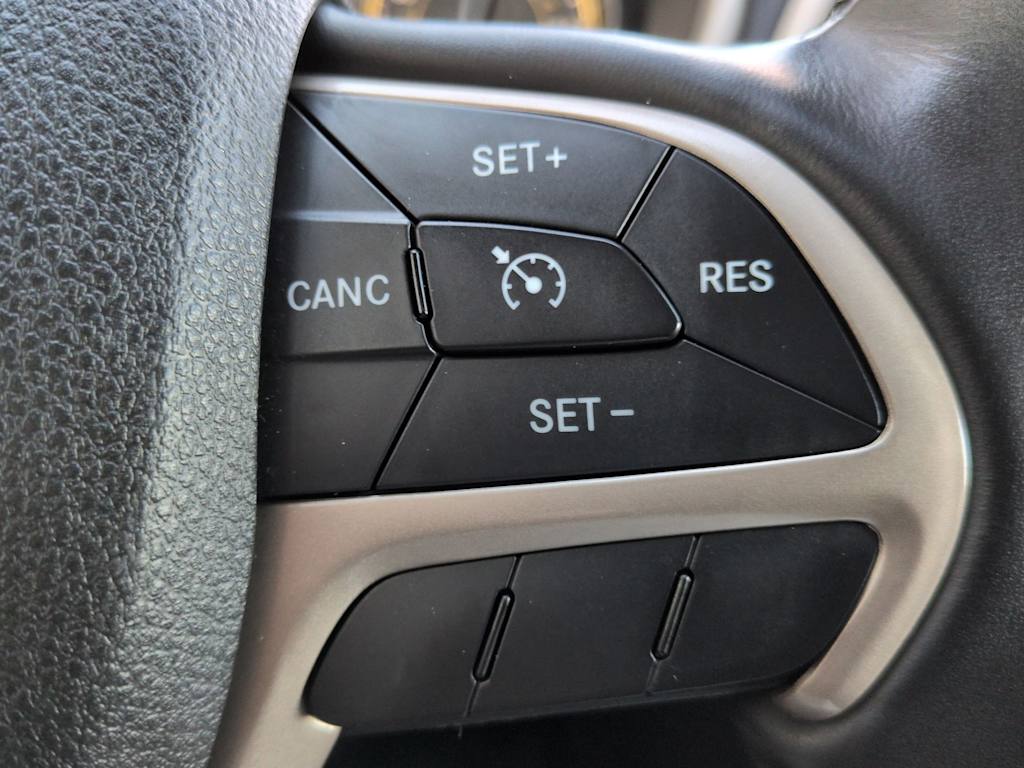 Thumbnail: 2016 Jeep Cherokee - 32