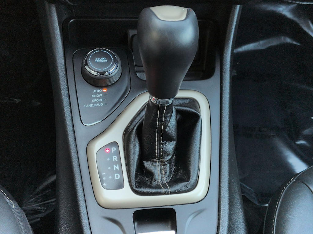 Thumbnail: 2016 Jeep Cherokee - 16