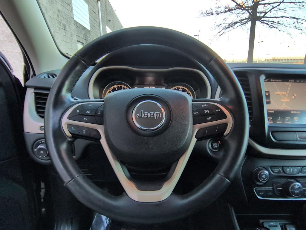 Thumbnail: 2016 Jeep Cherokee - 14