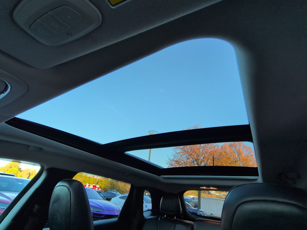 Thumbnail: 2016 Jeep Cherokee - 28