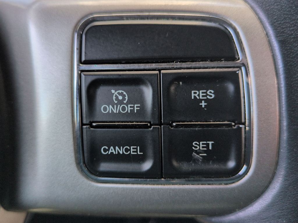 Thumbnail: 2013 Jeep Grand Cherokee - 33