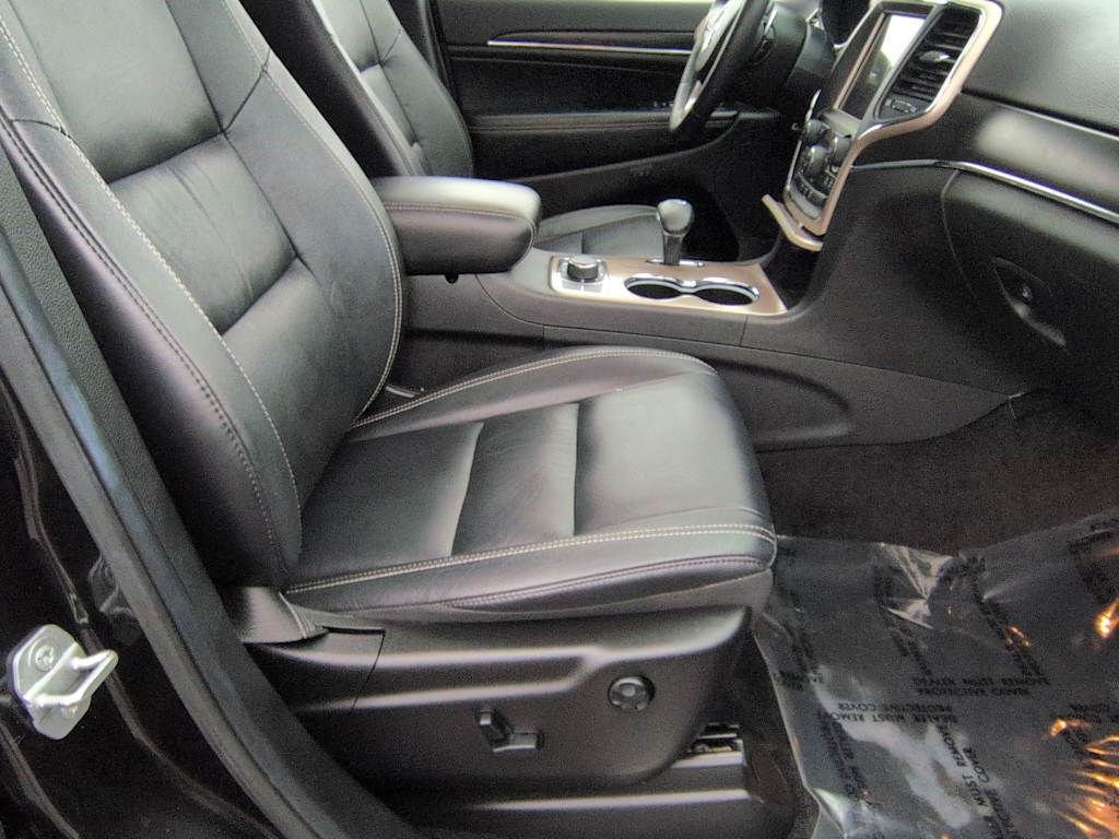 Thumbnail: 2015 Jeep Grand Cherokee - 12