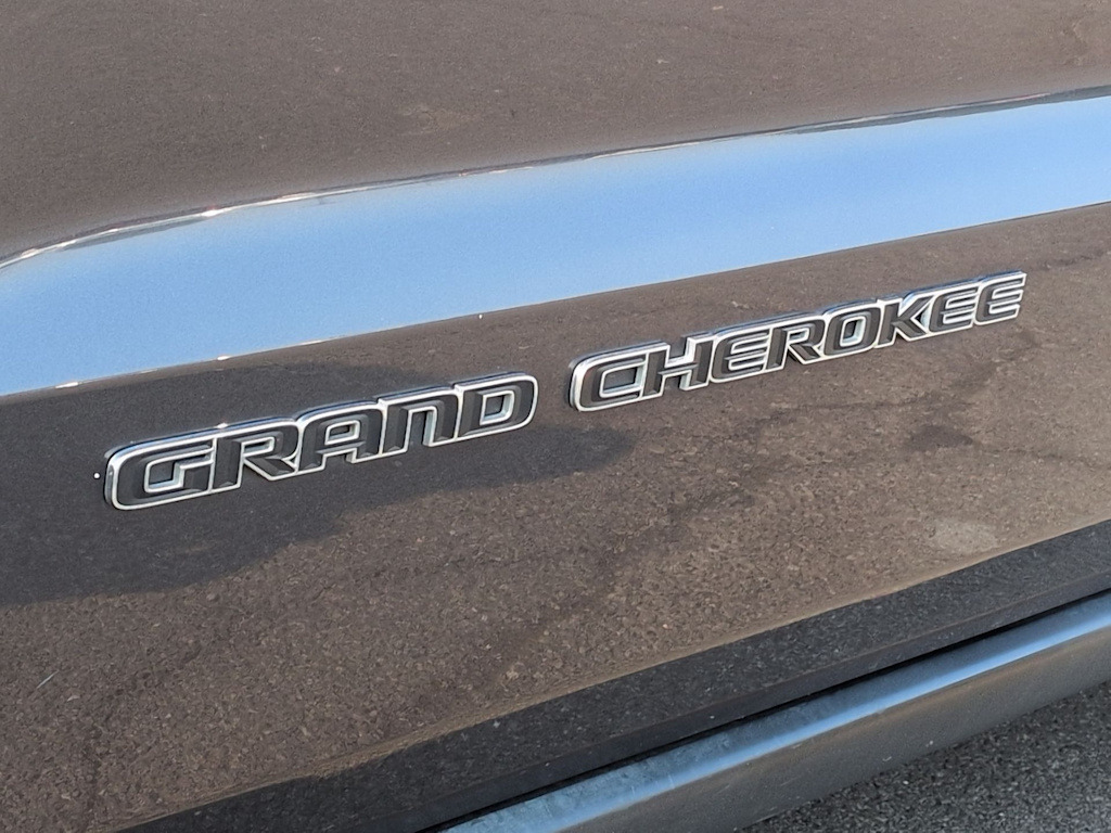 Thumbnail: 2017 Jeep Grand Cherokee - 26