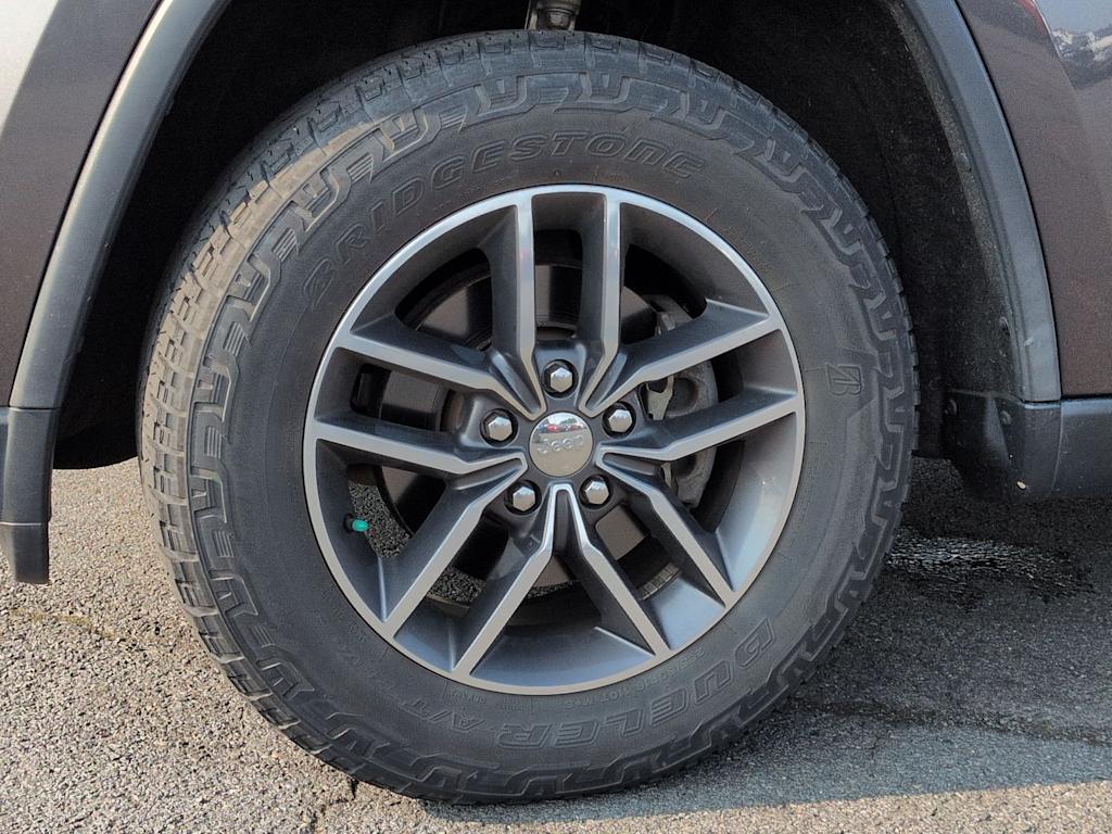 Thumbnail: 2017 Jeep Grand Cherokee - 8