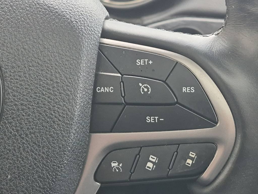 Thumbnail: 2018 Jeep Grand Cherokee - 33