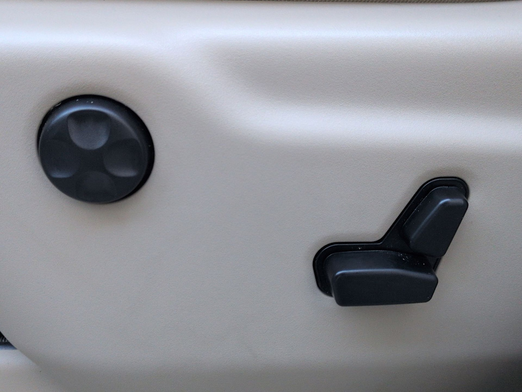 Thumbnail: 2020 Jeep Grand Cherokee - 26