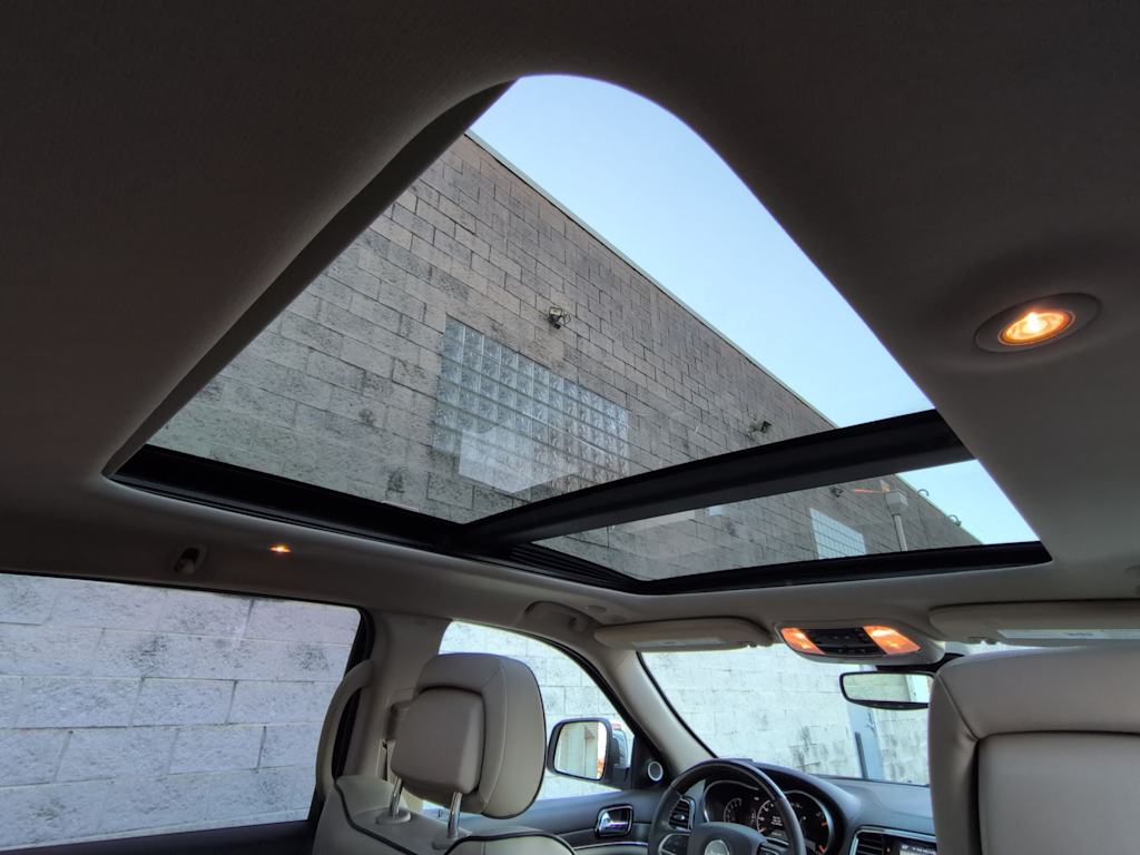 Thumbnail: 2020 Jeep Grand Cherokee - 30