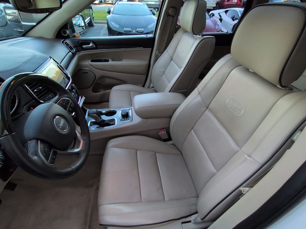 Thumbnail: 2020 Jeep Grand Cherokee - 12