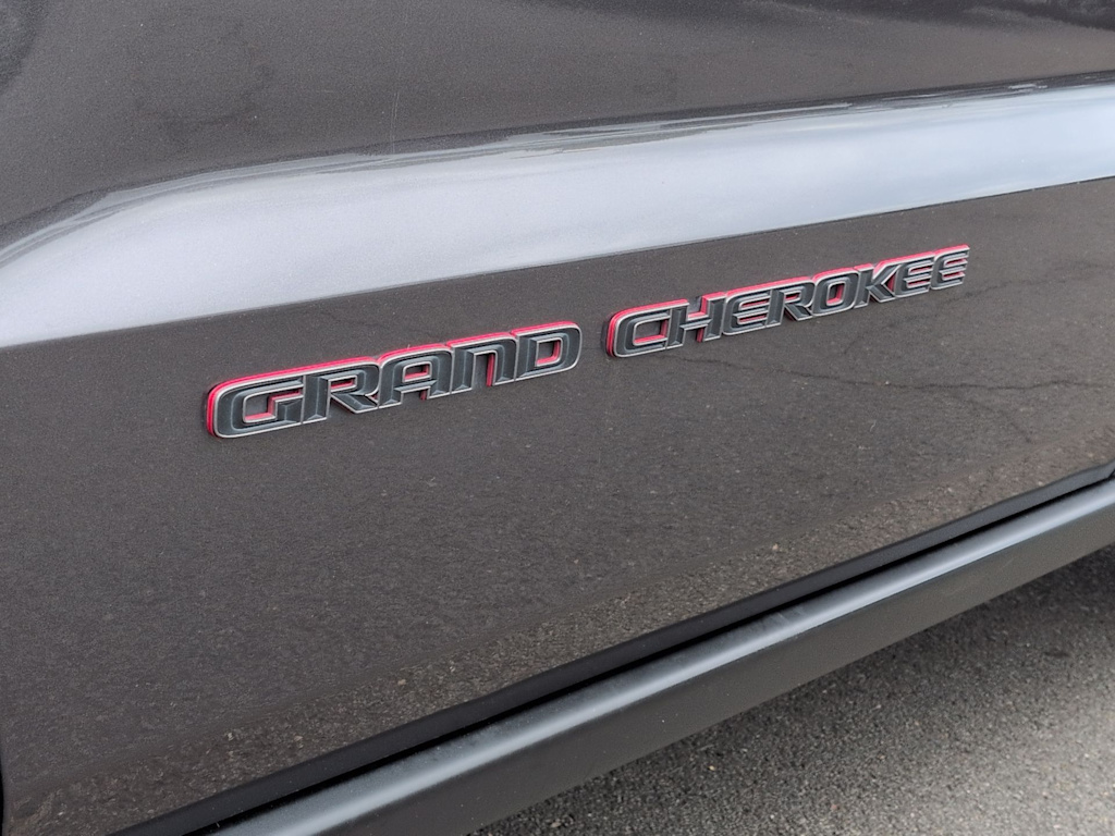 Thumbnail: 2017 Jeep Grand Cherokee - 26