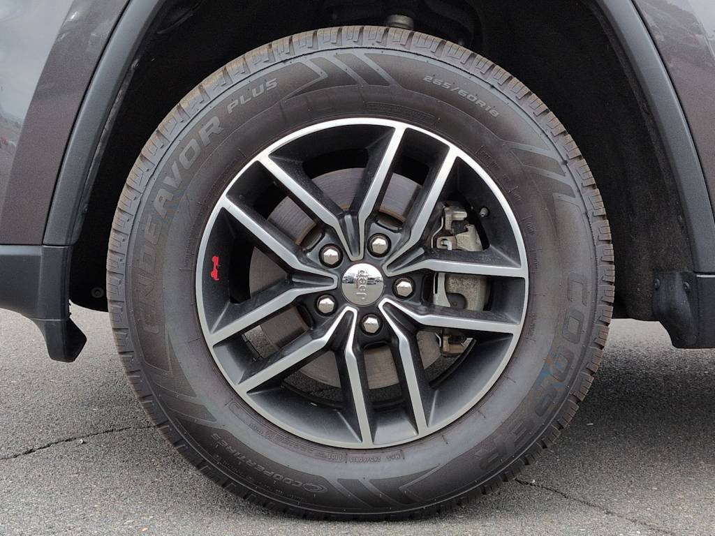 Thumbnail: 2017 Jeep Grand Cherokee - 8
