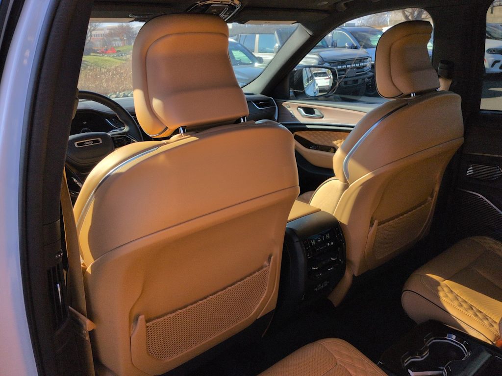 Thumbnail: 2023 Jeep Grand Cherokee L - 12