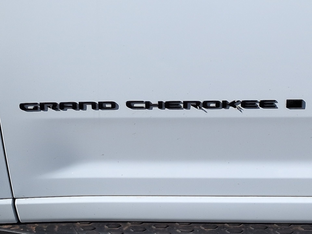 Thumbnail: 2023 Jeep Grand Cherokee L - 24