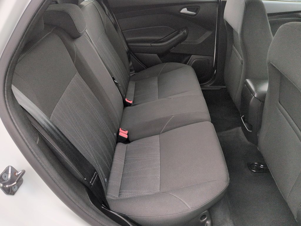 Thumbnail: 2015 Ford Focus - 29