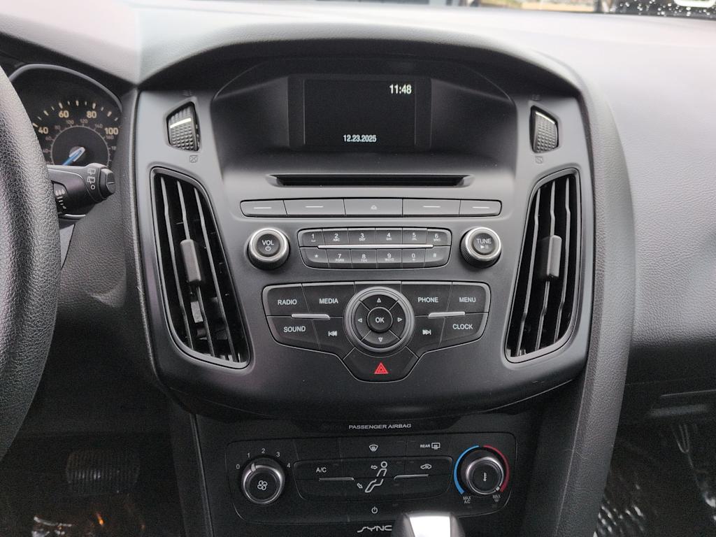 Thumbnail: 2015 Ford Focus - 15