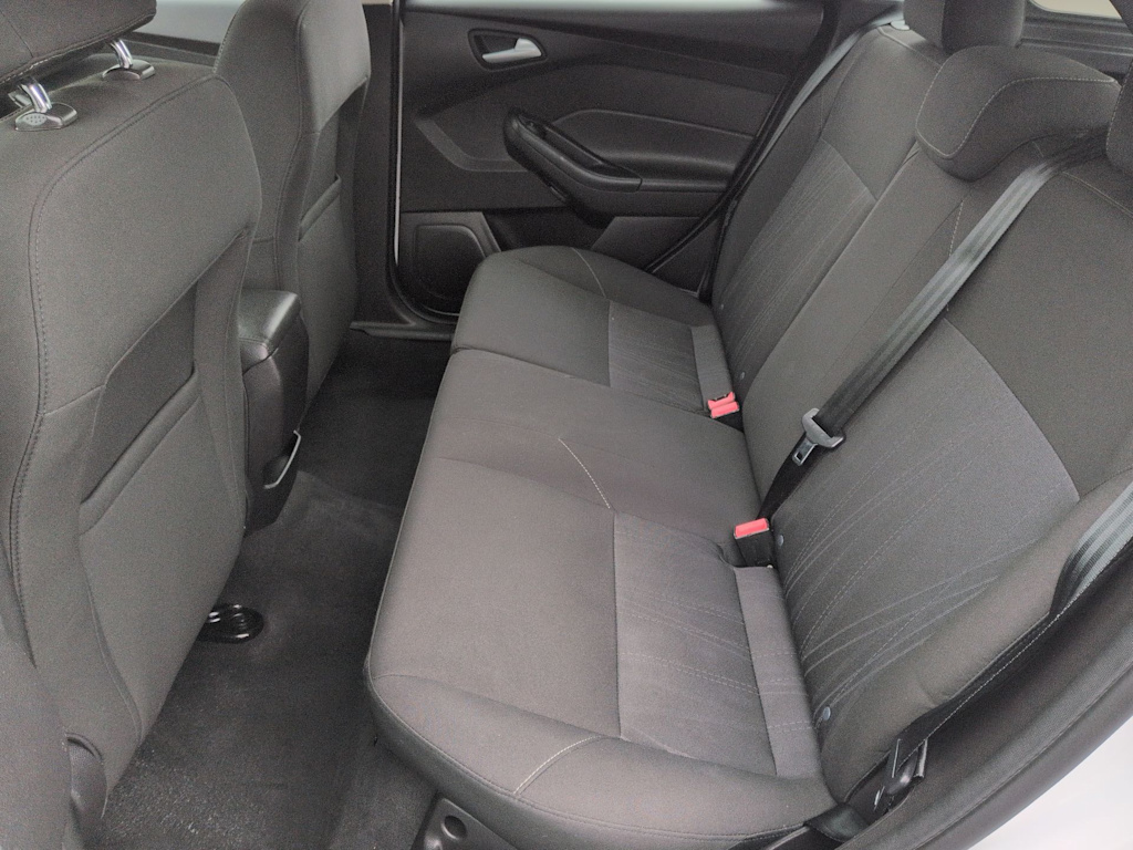 Thumbnail: 2015 Ford Focus - 28