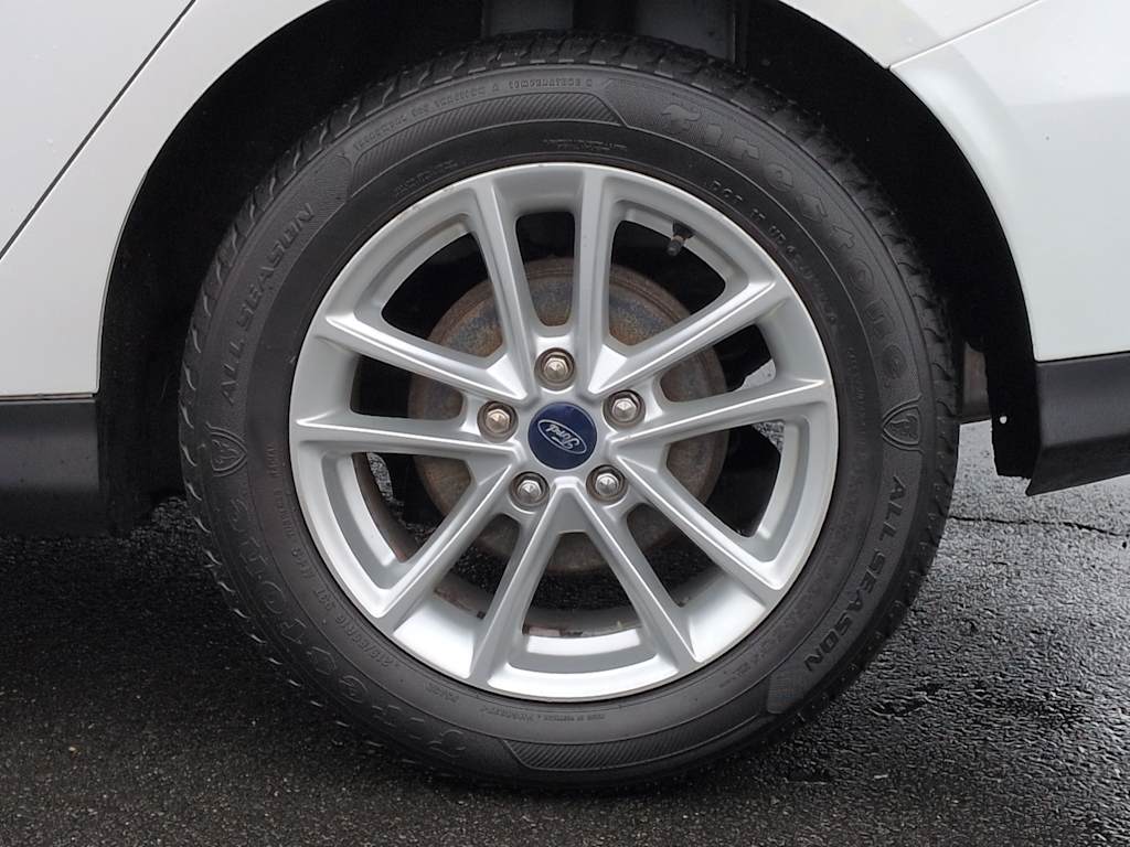 Thumbnail: 2015 Ford Focus - 8