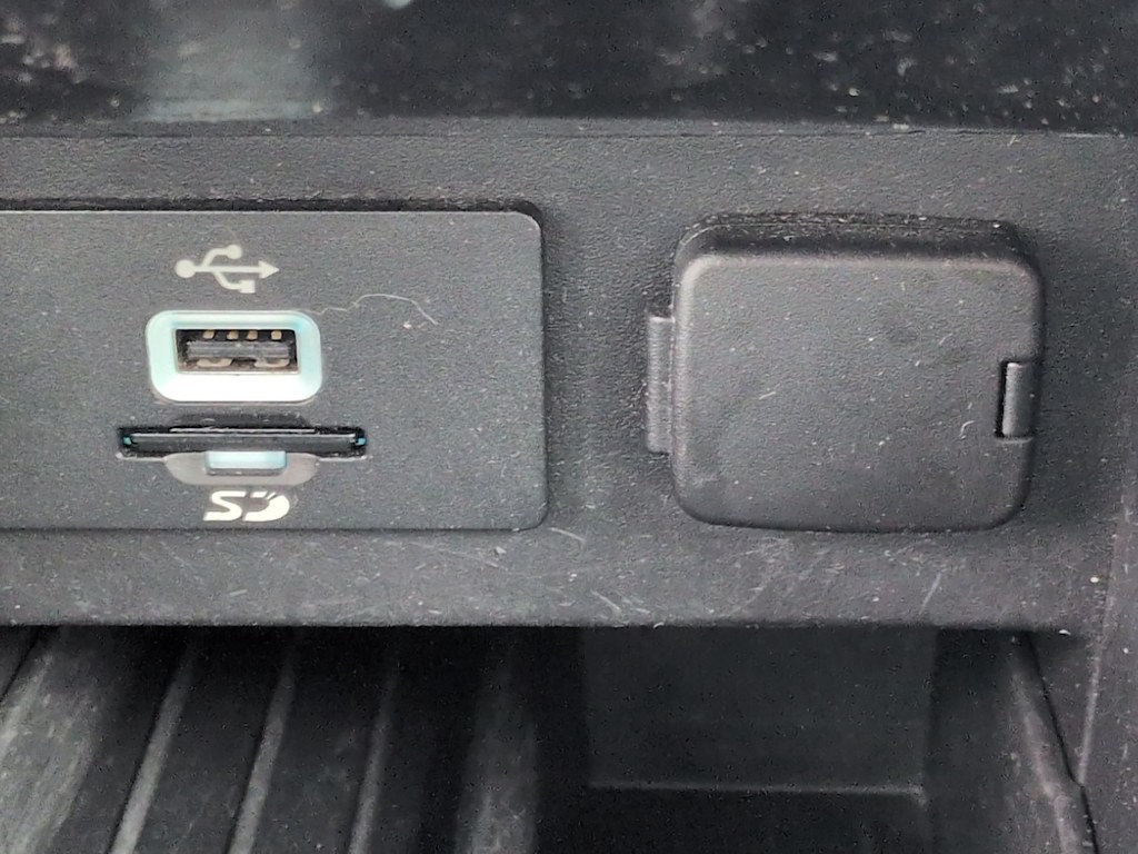 Thumbnail: 2016 Ford Explorer - 35