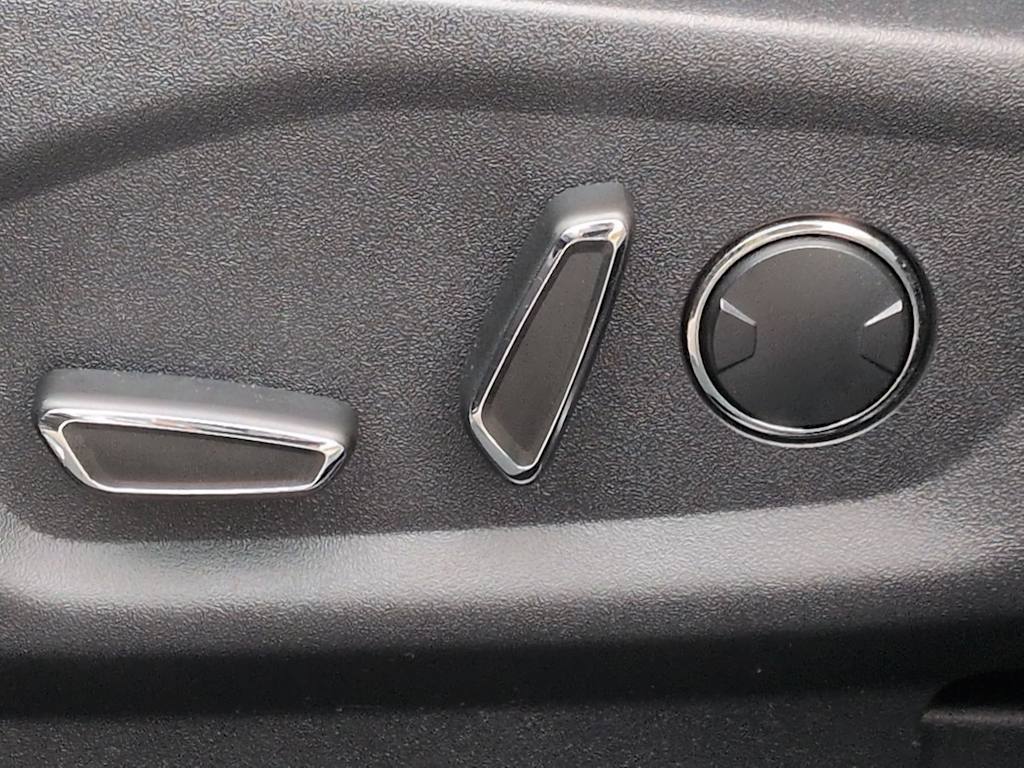 Thumbnail: 2016 Ford Explorer - 25