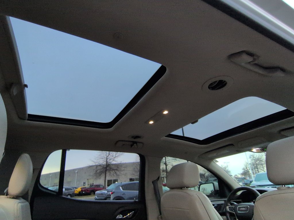 Thumbnail: 2017 GMC Acadia - 31