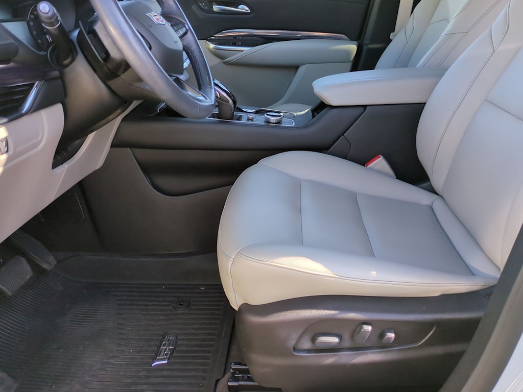2023 Cadillac XT4 Luxury 7