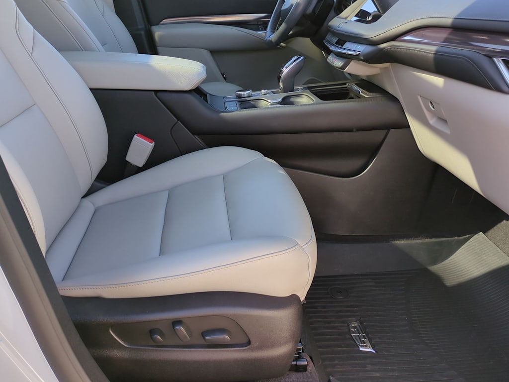 2023 Cadillac XT4 Luxury 8
