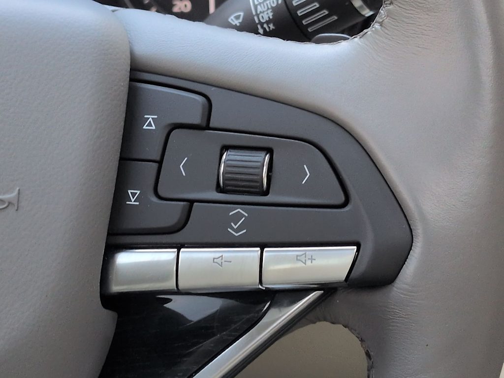 Thumbnail: 2024 Cadillac XT6 - 33