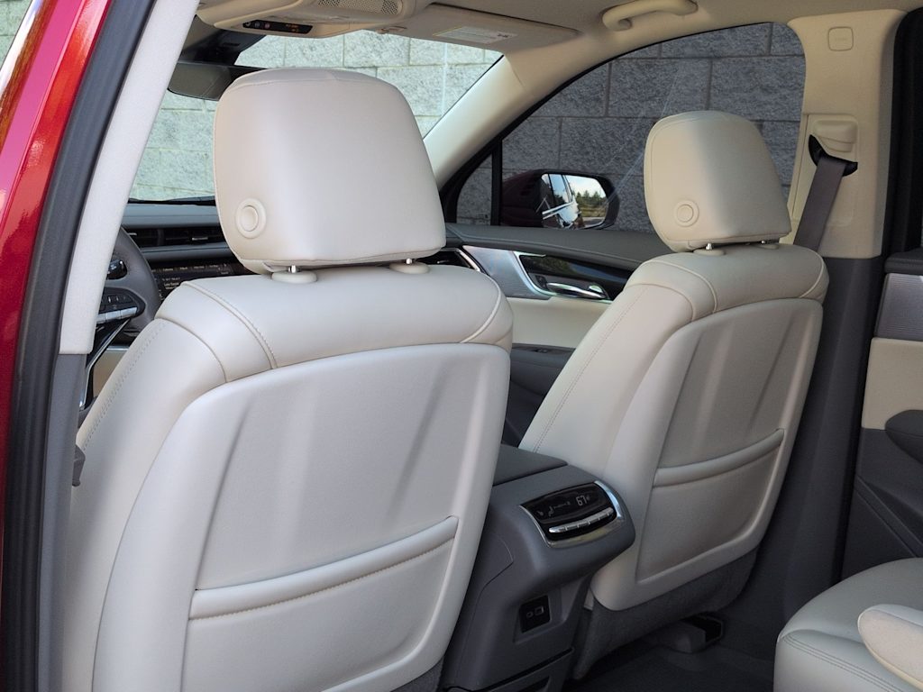 Thumbnail: 2024 Cadillac XT6 - 12