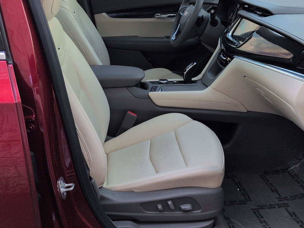 Thumbnail: 2024 Cadillac XT6 - 31