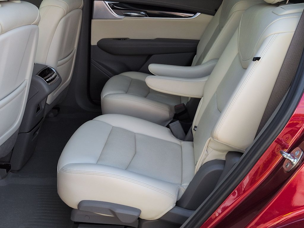Thumbnail: 2024 Cadillac XT6 - 13