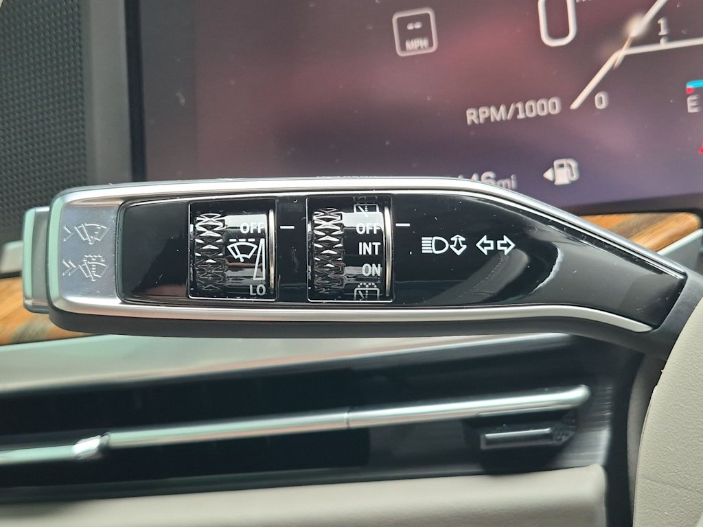 Thumbnail: 2025 Cadillac Escalade - 32