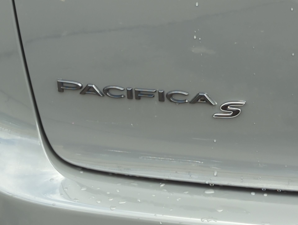 2020 Chrysler Pacifica Launch Edition 3