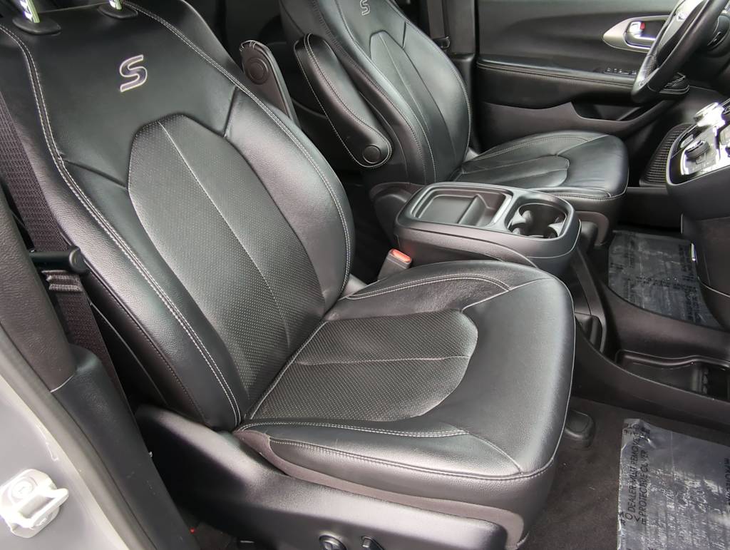 2020 Chrysler Pacifica Launch Edition 20
