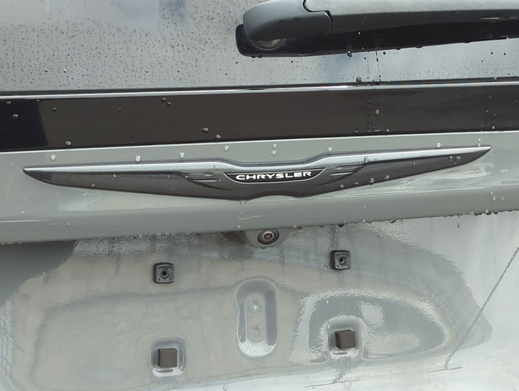 2020 Chrysler Pacifica Launch Edition 16