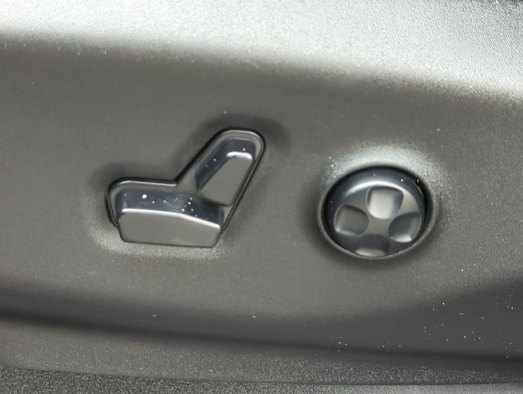 2020 Chrysler Pacifica Launch Edition 17