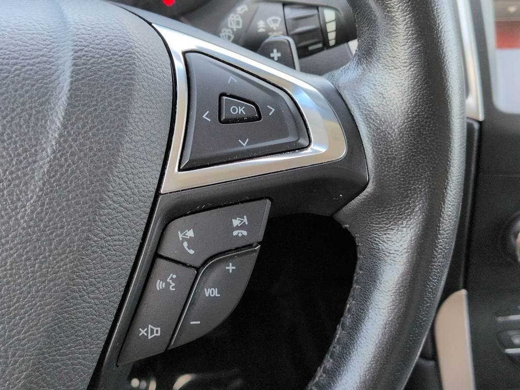 Thumbnail: 2015 Ford Edge - 31