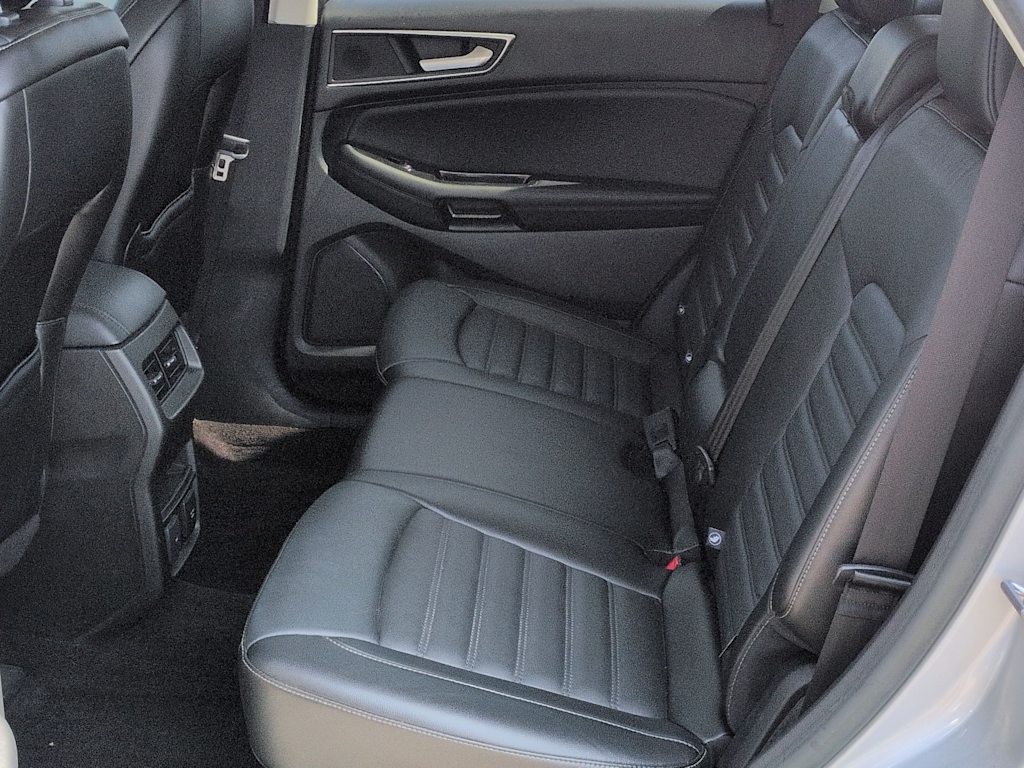 Thumbnail: 2015 Ford Edge - 28