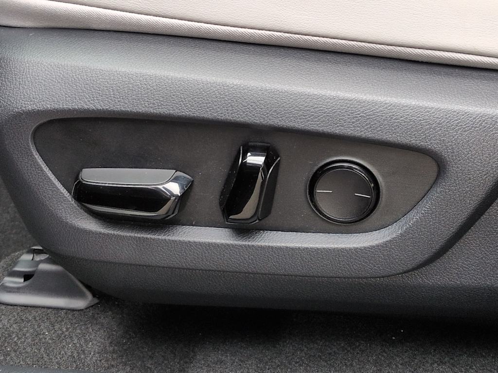 Thumbnail: 2024 Lexus RX - 26