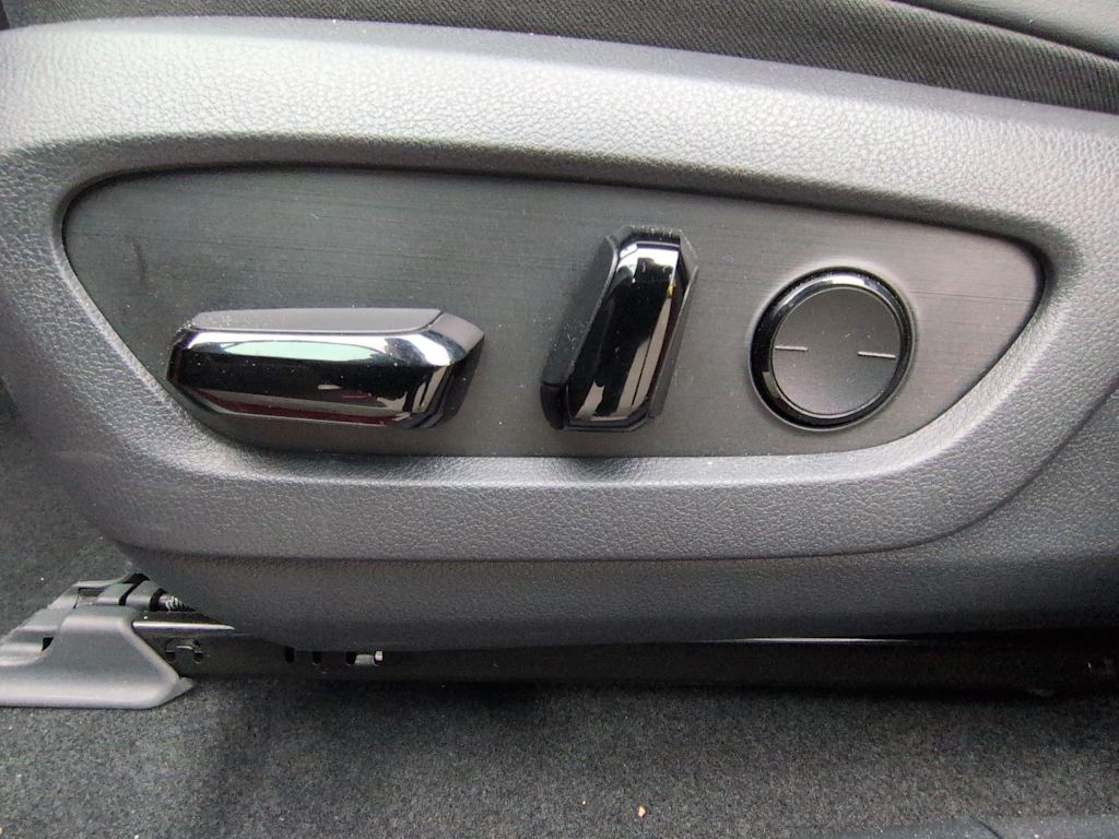 Thumbnail: 2023 Lexus RX - 26