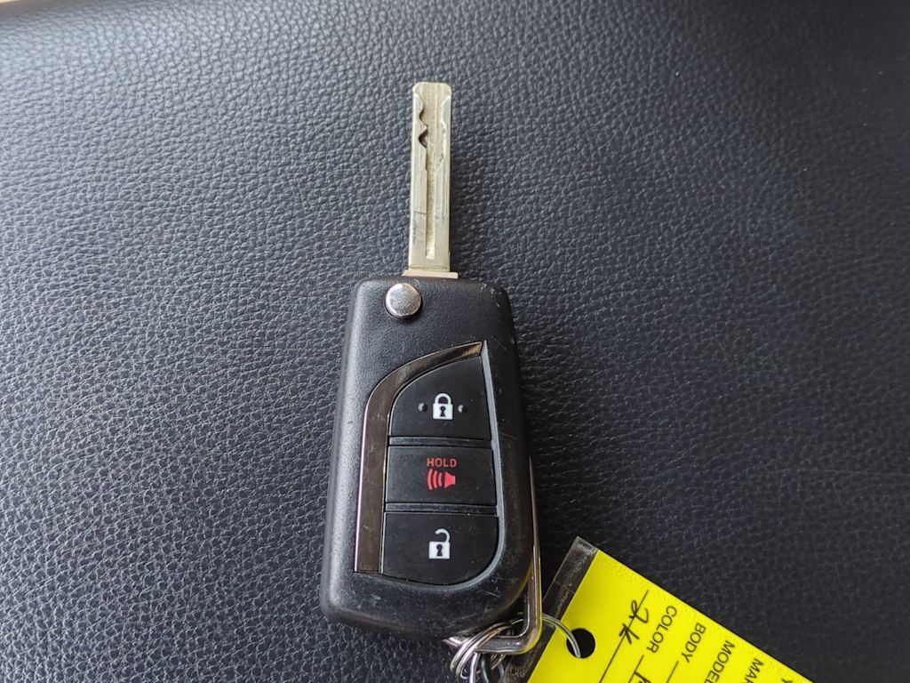 Thumbnail: 2022 Toyota RAV4 - 16