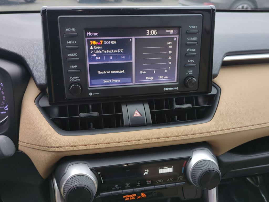 Thumbnail: 2022 Toyota RAV4 - 12